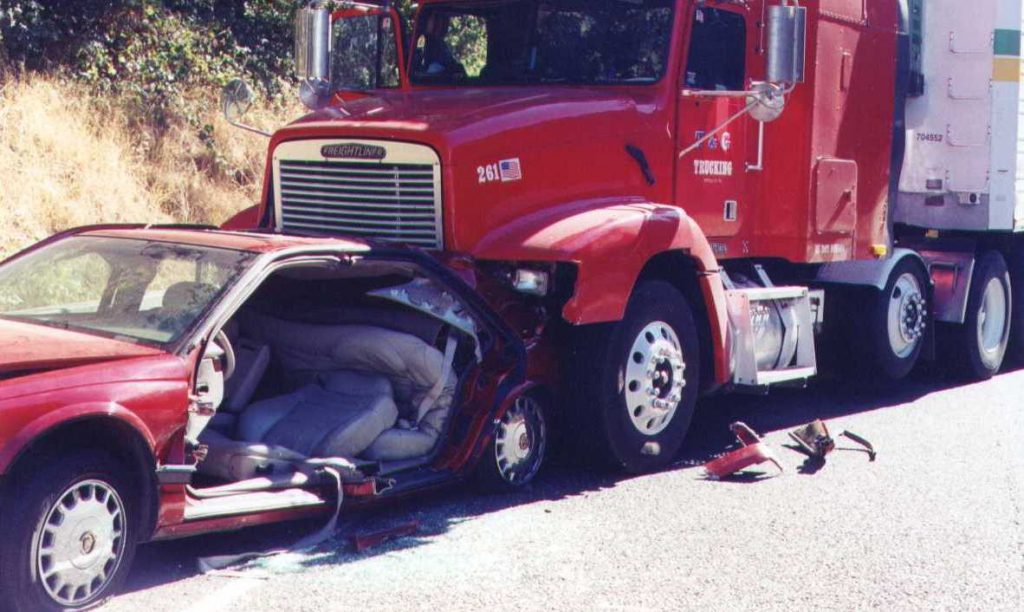 El Mejor Bufete Legal de Abogados de Accidentes de Semi Camión, Abogados Para Demandas de Accidentes de Camiones Chicago